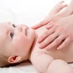 Massage pour bébé : les gestes à connaitre