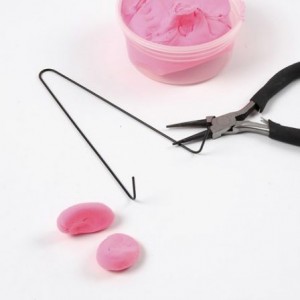 Bricolage plume et pâte à modeler